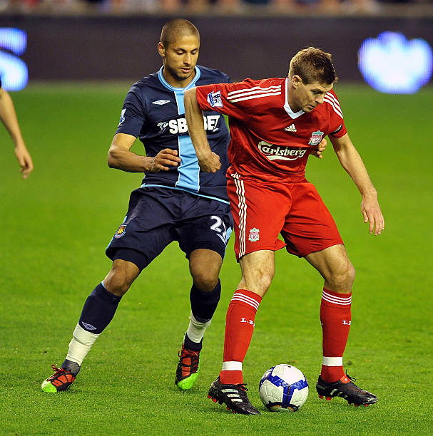 詹姆斯用他 詹姆斯用他